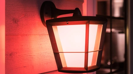 Kinkiet Ogrodowy LED Lampa Elewacyjna Zewnętrzna 15.2W 1140lm IP44 White and Color Ambiance RGB + TW Smart Zigbee Bluetooth Czarna Econic Philips Hue