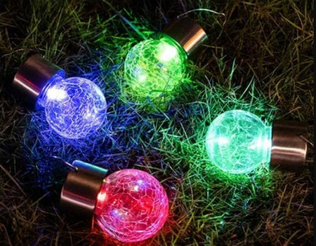 Lampa ogrodowa LED solarna wisząca KULKA LED RGB szklana czarna efekt pękniętego szkła