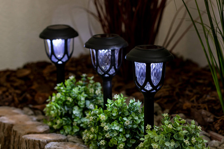 Lampa Solarna Ogrodowa LED Wbijana 5500-6000K IP44 40cm Czujnik Zmierzchu