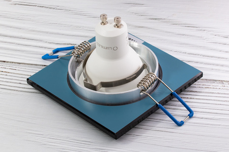 Zestaw Oprawa SZKLANA ARIAN halogenowa kwadrat ruchoma czarna + GU10 LED 6W 4000K