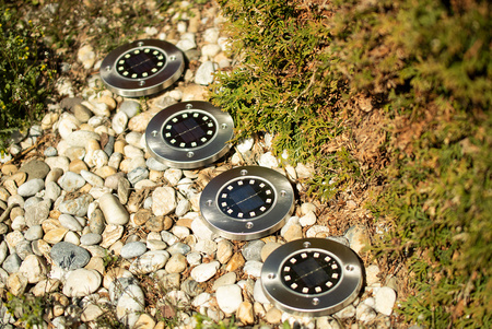 Zestaw 4x Lampka Ogrodowa 12x LED SOLARNA DOGRUNTOWA Wbijana IP44