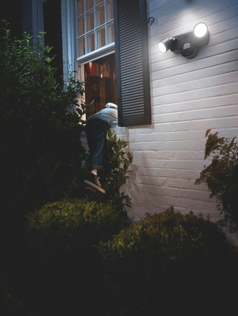 Lampa Ogrodowa Kinkiet Elewacyjny LED 16W 3000K Ciepła IP44 SMART+ z Kamerą WiFi z Czujnikiem Ruchu i Zmierzchu Ściemnialna Multispot LEDVANCE