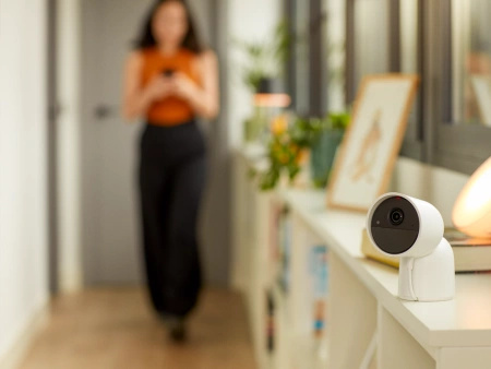 Kamera Przewodowa Wewnętrzna IP 2K QHD 1440p CMOS Biała Zigbee WiFi SMART Security Camera Secure Philips HUE