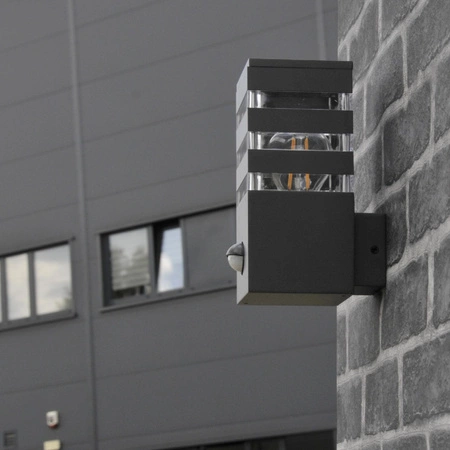 Lampa Ogrodowa Kinkiet Elewacyjny TEKSAS PIR E27 IP44 Czujnik Grafitowa GOLDLUX (Polux)