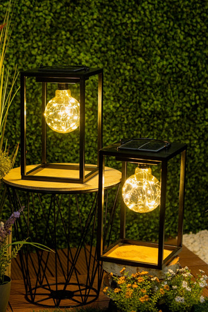 Lampa Solarna LED Zewnętrzna Ogrodowa Stojąca Wisząca Latarenka 3000K IP44 26cm Czujnik Zmierzchu