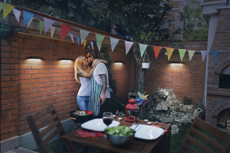 Lampa Ogrodowa Zewnętrzna Kinkiet Elewacyjny LED 6W 850lm 3000K IP65 Szary Z Czujnikiem Ruchu i Zmierzchu Endura Ledvance