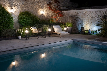 Lampa Solarna Ogrodowa Słupek Zewnętrzny Stojący LED z Czujnikiem Ruchu i Zmierzchu 6W 400lm 3000K Ciepła RGB Ściemnialna Czarny IP44 Osram SMART+ BT