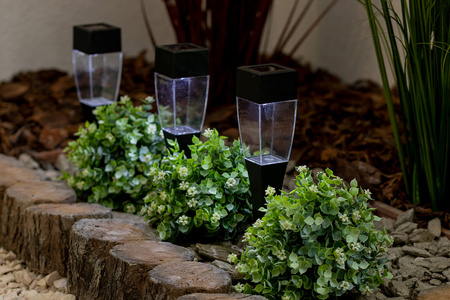 Lampa Solarna Ogrodowa LED Wbijana 5500-6000K IP44 Czujnik Zmierzchu