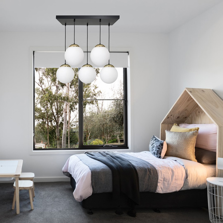 Lampa wisząca SPARTA 5xE14 Biała Kula Złote Elementy Milagro MLP64501 Metal + Szkło