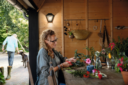 Kinkiet Ogrodowy Lampa Elewacyjna Zewnętrzna LATARNIA E27 IP44 Czarna Alpenglow Philips