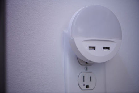 Lampka do Gniazdka Lampka Nocna z ŁADOWARKA USB 12W LUNETTA LEDVANCE