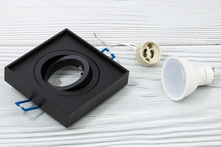 Zestaw Oprawa HALOGENOWA Tuba Spot Ruchoma MIDI GU10 Kwadratowa Czarna 20mm + LED GU10 6W 4000K LUMILED