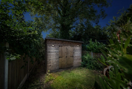 Kinkiet Ogrodowy Lampa Elewacyjna Zewnętrzna LED z Czujnikiem Ruchu i Zmierzchu 1.8W 140lm 3000K Ciepła Szary IP44 Endura Osram