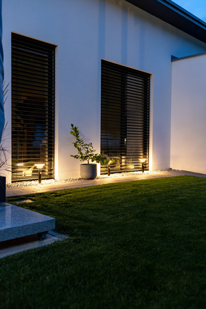 Lampa Solarna Ogrodowa Słupek Zewnętrzny Stojący LED z Czujnikiem Ruchu i Zmierzchu 6W 400lm 3000K Ciepła Ściemnialna Czarny IP44 Endura Osram