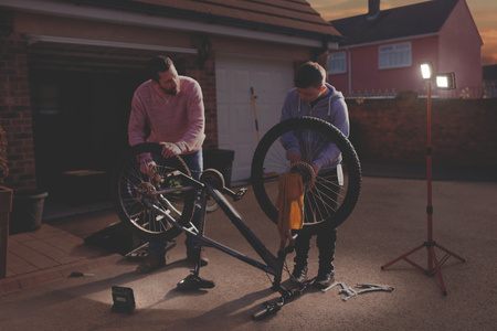 Naświetlacz Reflektor LED Lampa Akumulatorowy Na Statywie Przenośny Roboczy 40W 3600lm 4000K IP54 Pomarańczowy Worklight Ledvance