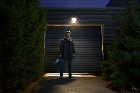 Naświetlacz LED Reflektor Zewnętrzny Lampa 15W 1500lm 4000K IP55 Biały Z Czujnikiem Ruchu i Zmierzchu Endura Ledvance