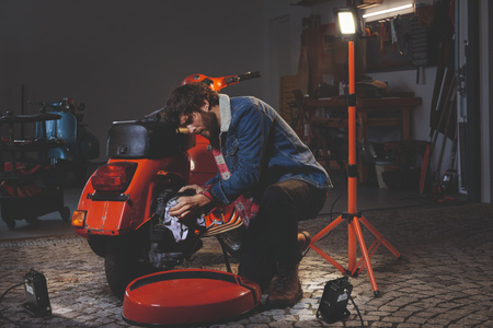 Naświetlacz Reflektor LED Lampa Akumulatorowy Na Statywie Przenośny Roboczy 40W 3600lm 4000K IP54 Pomarańczowy Worklight Ledvance