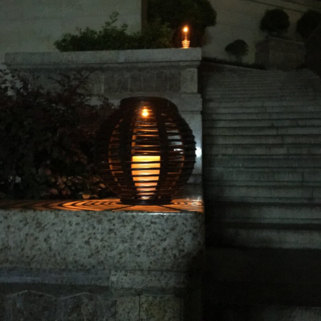 Lampa Ogrodowa LED Solarna Wisząca LATARENKA czarna owalna efekt płomienia