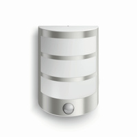 Kinkiet Ogrodowy Lampa Elewacyjna Zewnętrzna LED 6W 600lm 2700K z Czujnikiem Ruchu i Zmierzchu Srebrna IP44 Python Philips